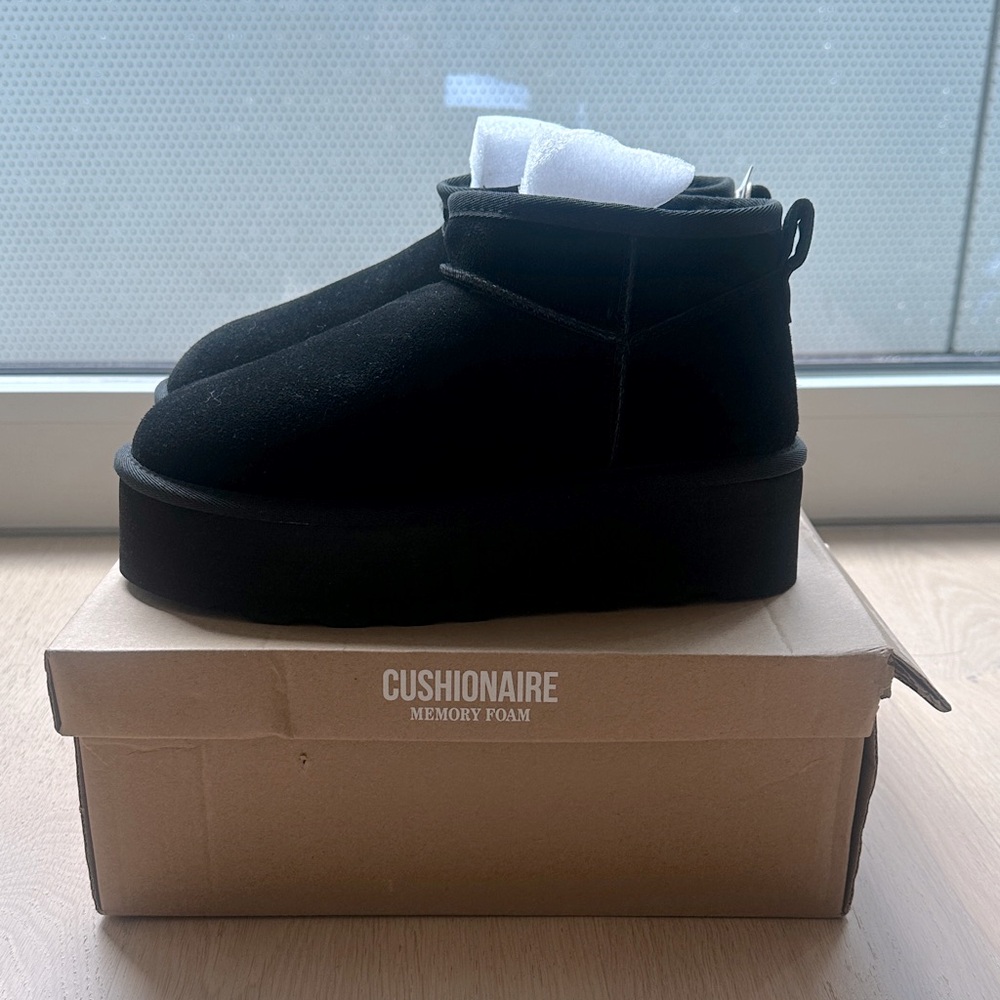 Cushionaire Black Platform Boots size 9